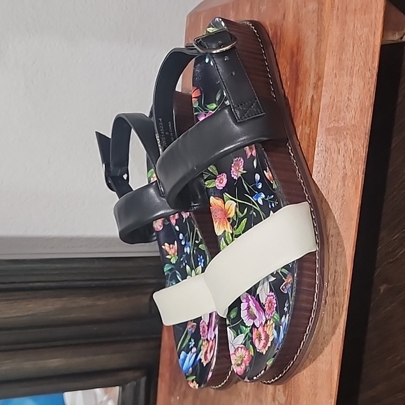 NWOT Johnny Was Sandals size 8 - Picture 4 of 7